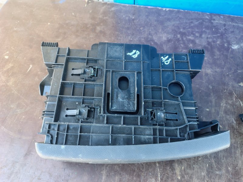 Ящик под сиденье Golf Plus 2012 5 CBZB