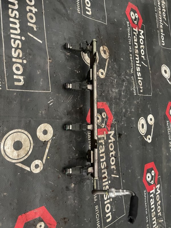 Топливная рампа с форсунками Nissan X-TRAIL T30 QR25