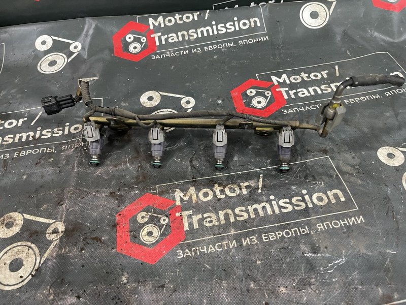 Топливная рампа с форсунками Nissan X-TRAIL T30 QR20