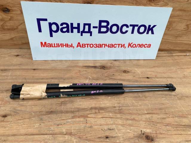 Амортизатор двери задний Familia Y12