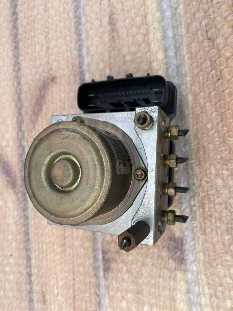 Блок ABS Nissan Elgrand E51