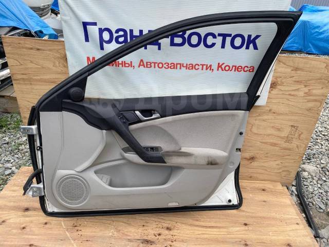Дверь передняя правая Accord 2010 CW2
