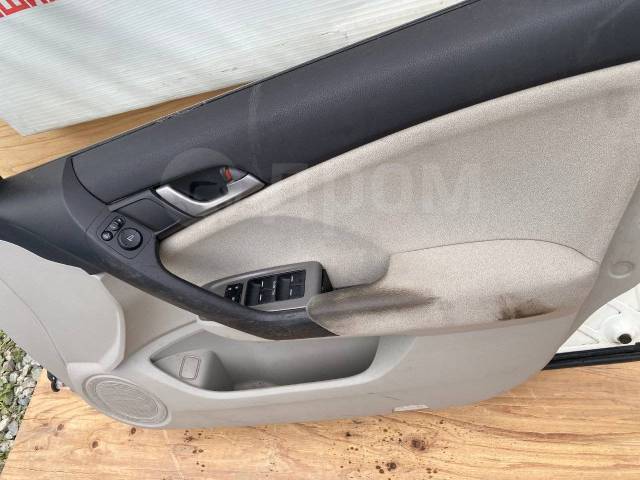 Дверь передняя правая Accord 2010 CW2