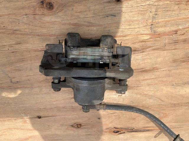 Суппорт передний левый Toyota Platz SCP11 1SZ