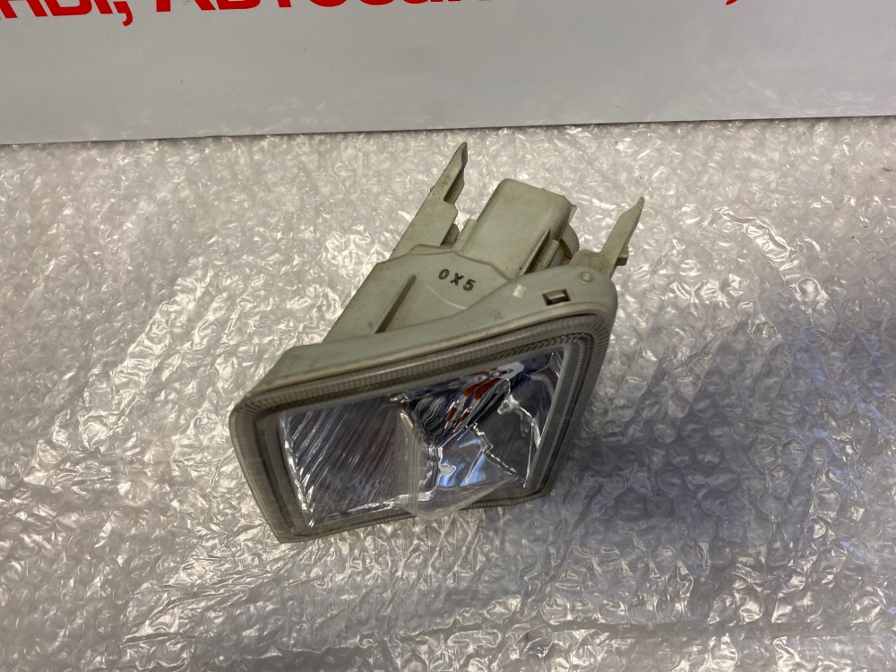 Повторитель поворота в бампер левый Toyota Prius ZVW30