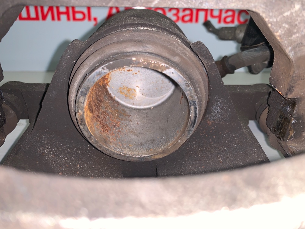 Суппорт передний правый Atenza GHEFP