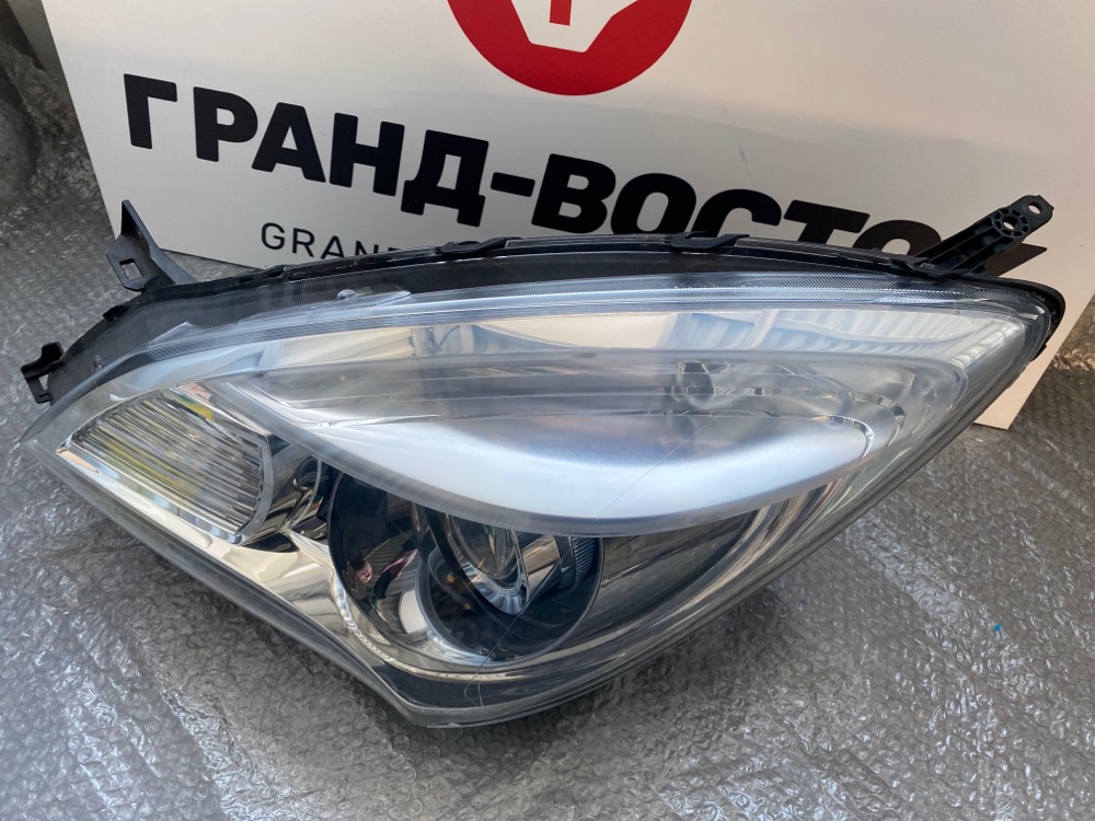 Фара левая Mitsubishi Delica D2 Mb15s