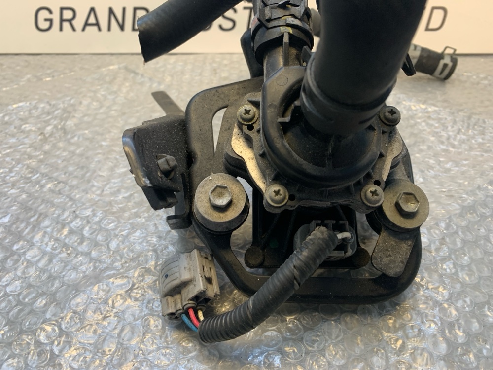 Помпа инвертора LS600H 2008 UVF45 2UR