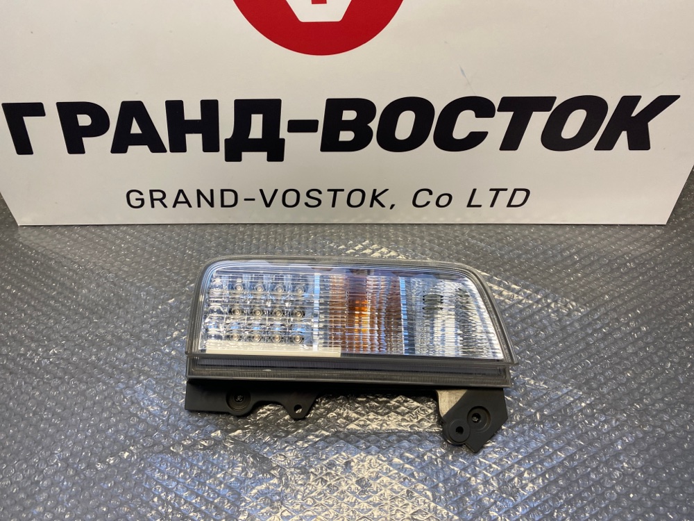 Стоп-сигнал правый Nissan Elgrand TE52 8960 Б/У