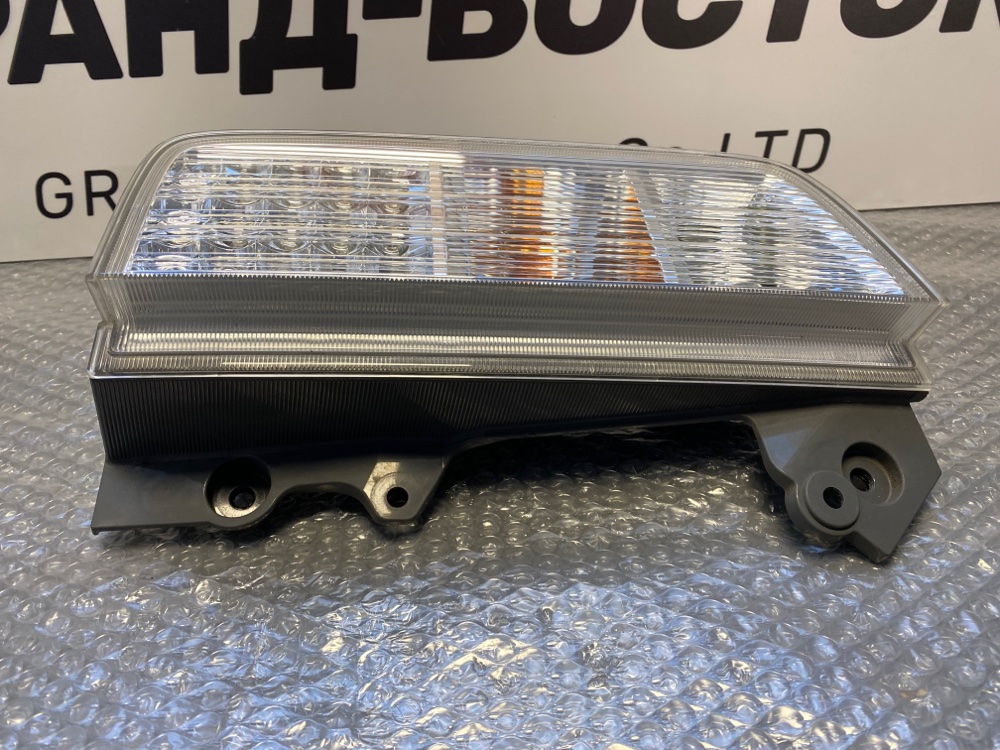 Стоп-сигнал правый Nissan Elgrand TE52