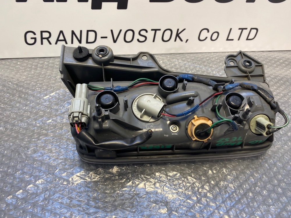 Стоп-сигнал правый Elgrand TE52