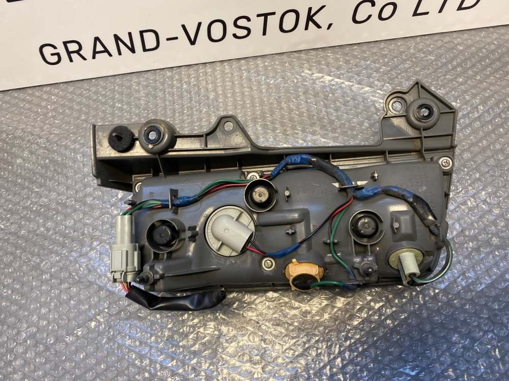 Стоп-сигнал правый Elgrand TE52