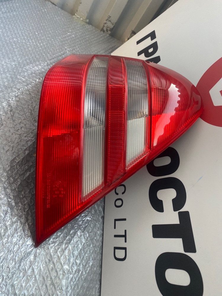 Стоп-сигнал правый Mercedes-Benz SLK230 R170