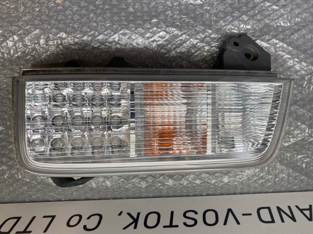 Стоп-сигнал левый Nissan Elgrand TE52 Стоп-сигнал левый Nissan Elgrand TE52