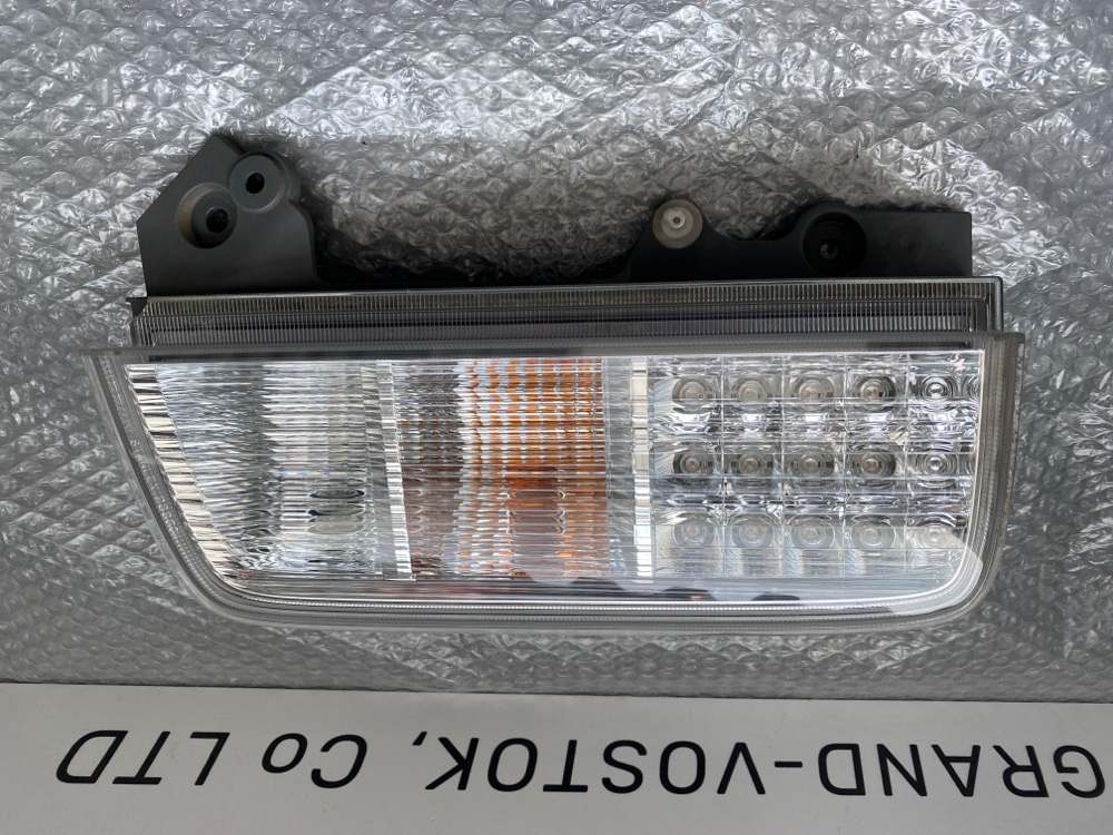 Стоп-сигнал правый Nissan Elgrand TE52 Стоп-сигнал правый Nissan Elgrand TE52