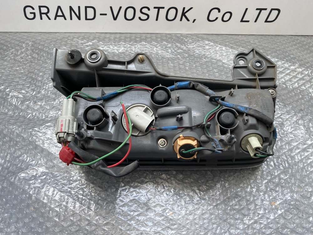 Стоп-сигнал правый Elgrand TE52 Стоп-сигнал правый Elgrand TE52