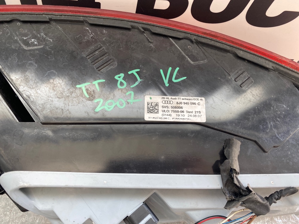 Стоп-сигнал правый TT 2007 8J3
