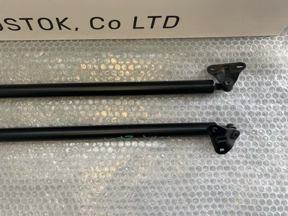Амортизатор двери багажника Toyota Voxy ZRR70