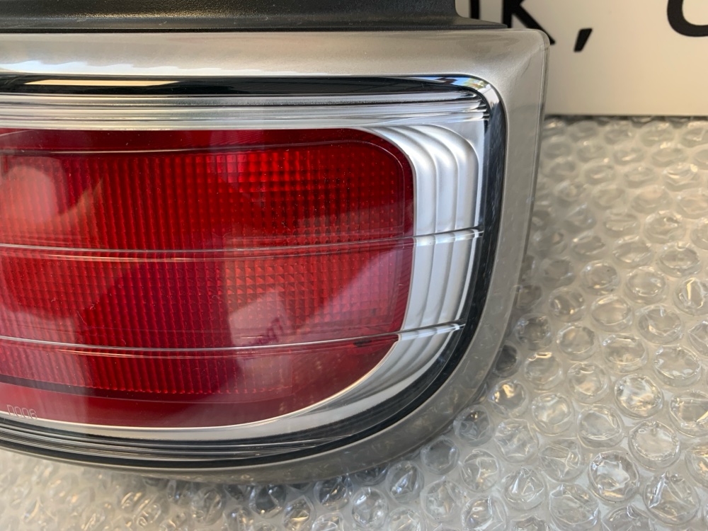 Стоп-сигнал правый Nissan Elgrand E51