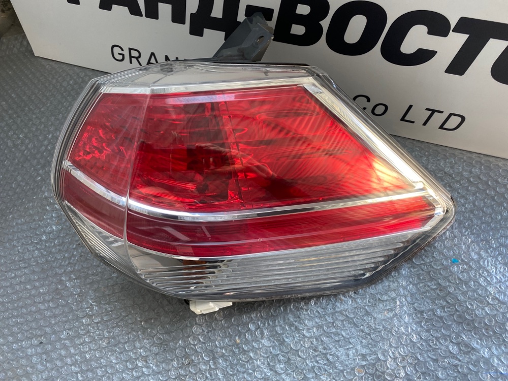 Стоп-сигнал правый Nissan X-Trail HNT32 Стоп-сигнал правый Nissan X-Trail HNT32