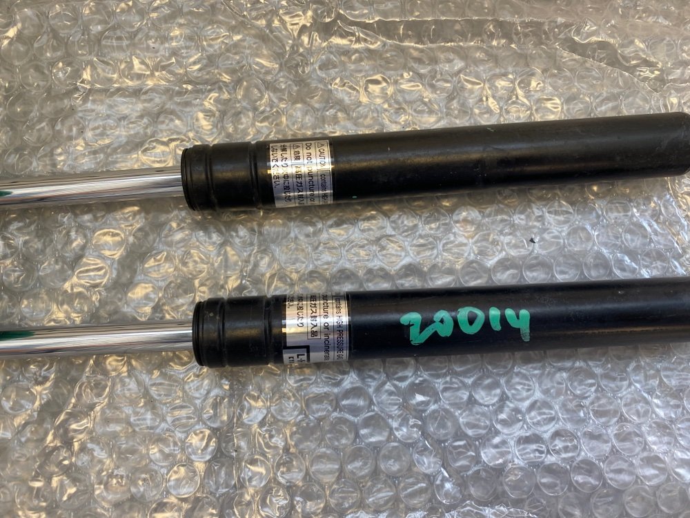 Амортизатор капота Soarer UZZ40