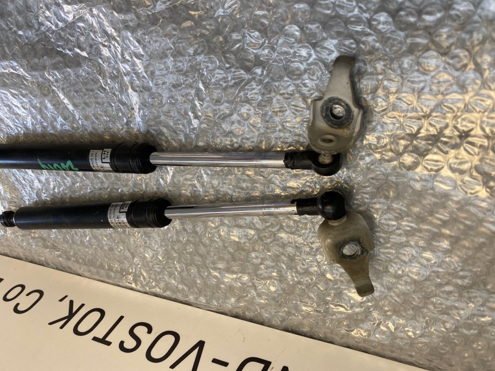 Амортизатор капота Soarer UZZ40