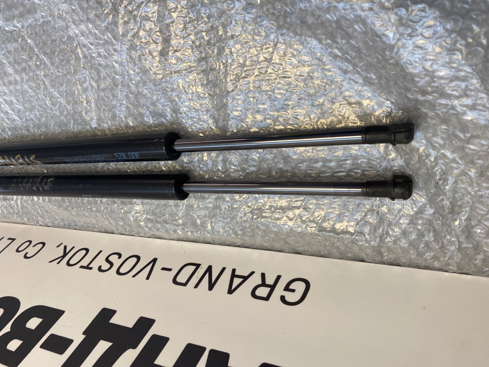 Амортизатор двери багажника Honda Stepwgn RK5