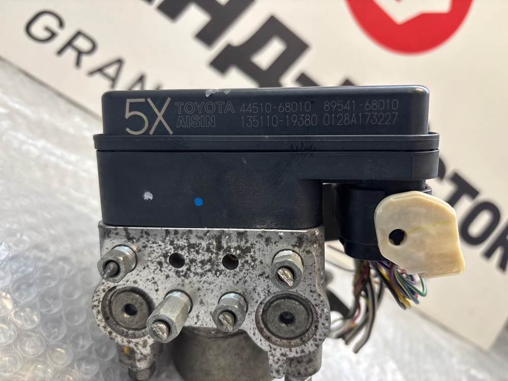 Блок ABS Toyota Wish ZNE10G 1ZZ-FE