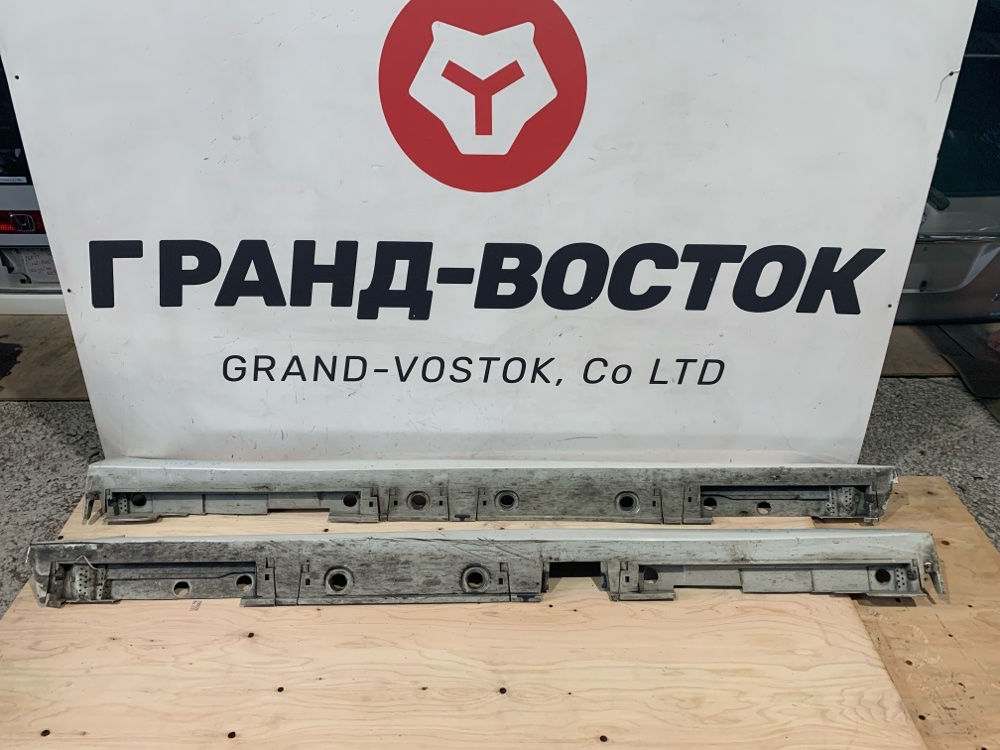 Порог кузова Toyota Prius ZVW50 2ZR-FXE