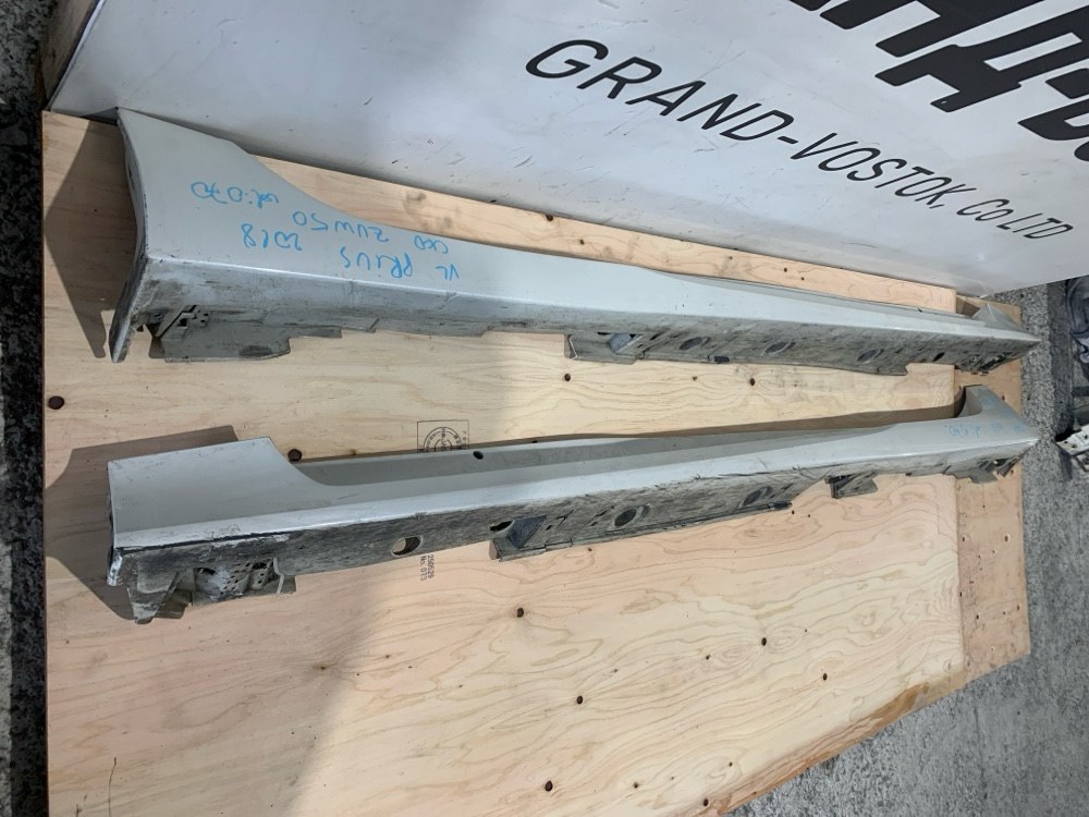 Порог кузова Prius 2018 ZVW50 2ZR-FXE