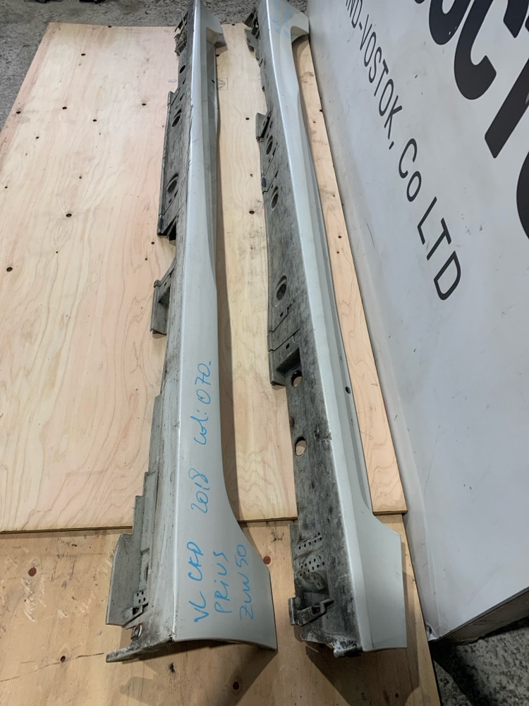 Порог кузова Prius 2018 ZVW50 2ZR-FXE