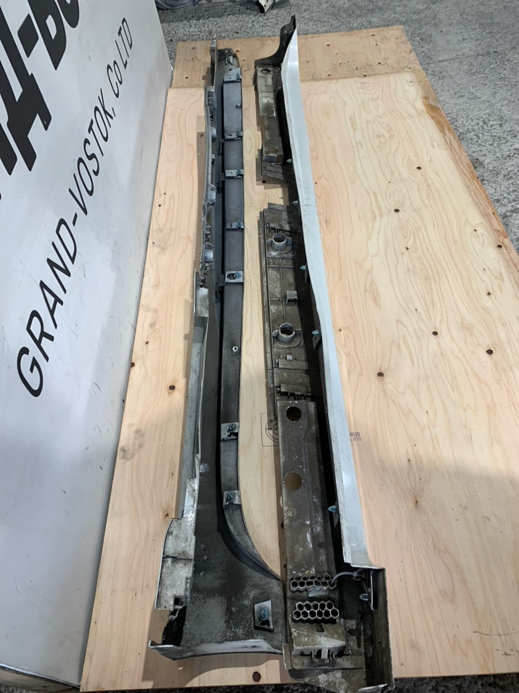 Порог кузова Prius 2018 ZVW50 2ZR-FXE