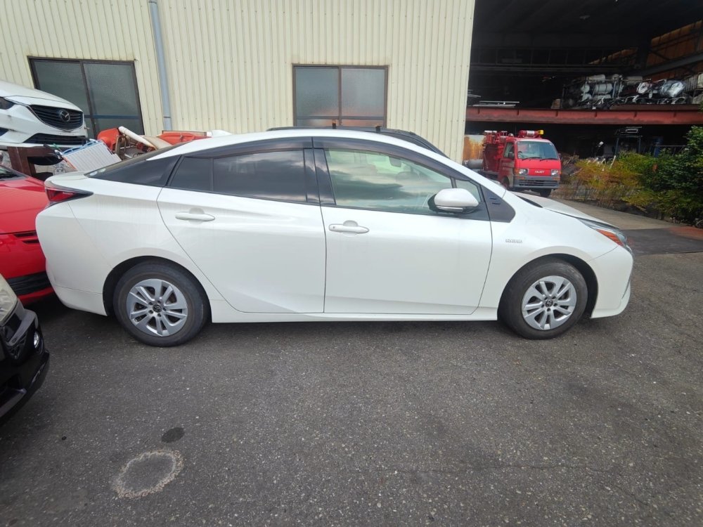 Порог кузова Toyota Prius 2018 ZVW50 2ZR-FXE Б/У