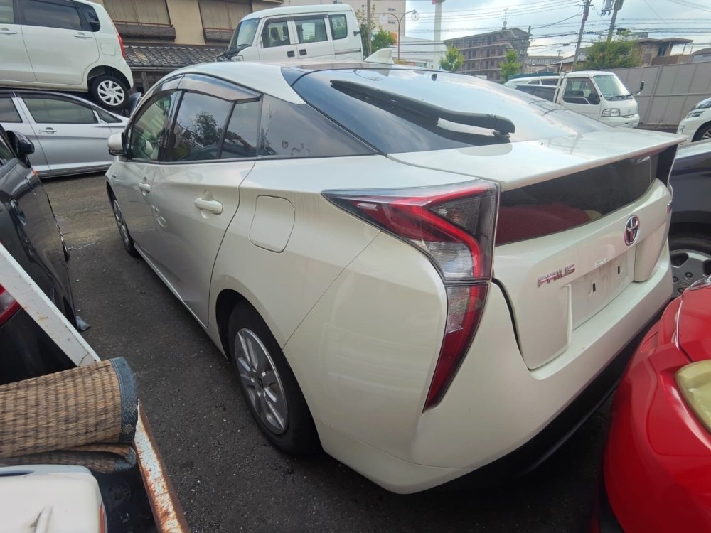 Порог кузова Prius 2018 ZVW50 2ZR-FXE