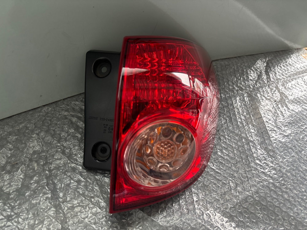 Стоп-сигнал правый Nissan Wingroad Y12