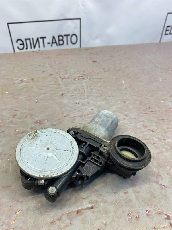 Моторчик стеклоподъемника задний правый Toyota Camry V40 3.5