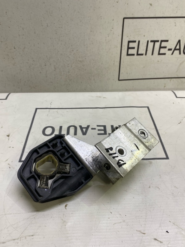 Кронштейн радиатора левый 1 2012 F20 Кронштейн радиатора левый 1 2012 F20