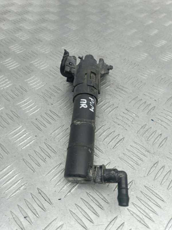 Форсунка омывателя фар правая Macan 95B