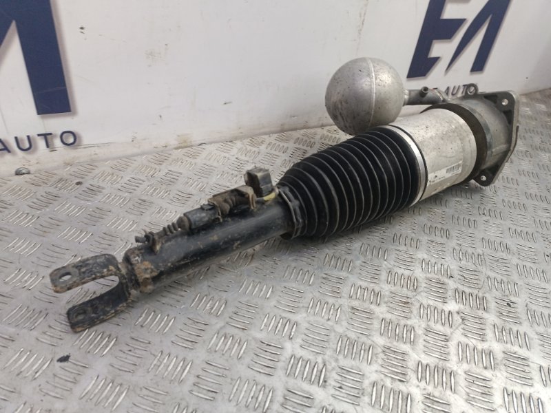Стойка амортизатора пневмо задняя правая Phaeton 2002 3.2