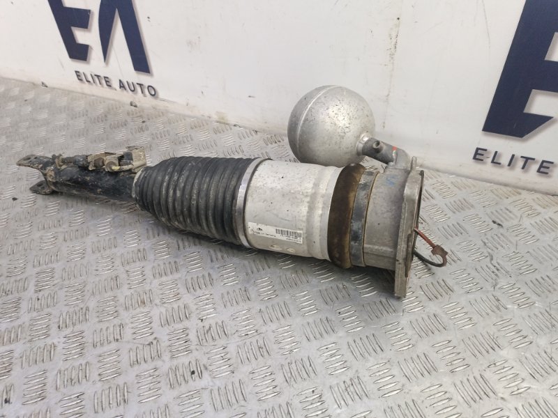 Стойка амортизатора пневмо задняя правая VW Phaeton 3.2