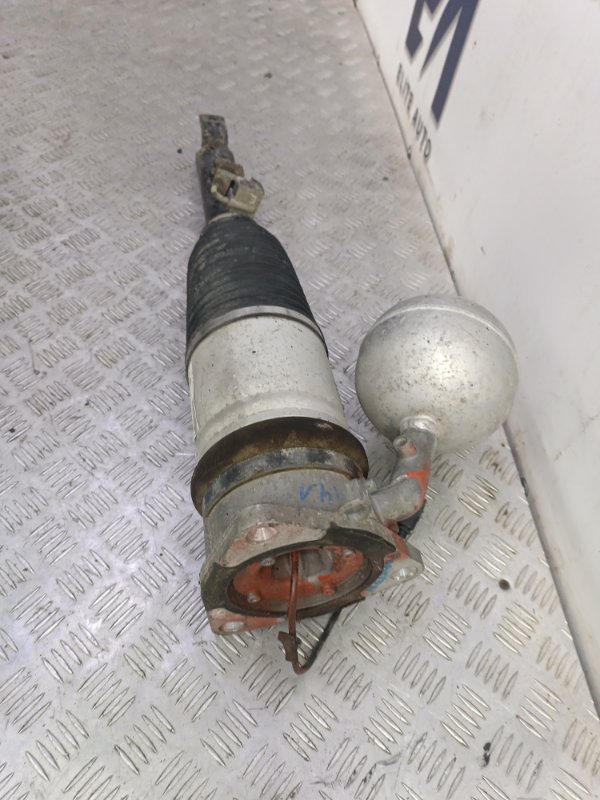 Стойка амортизатора пневмо задняя правая Phaeton 2002 3.2