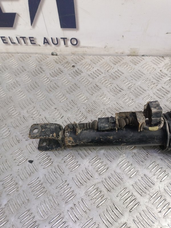 Стойка амортизатора пневмо задняя правая Phaeton 2002 3.2