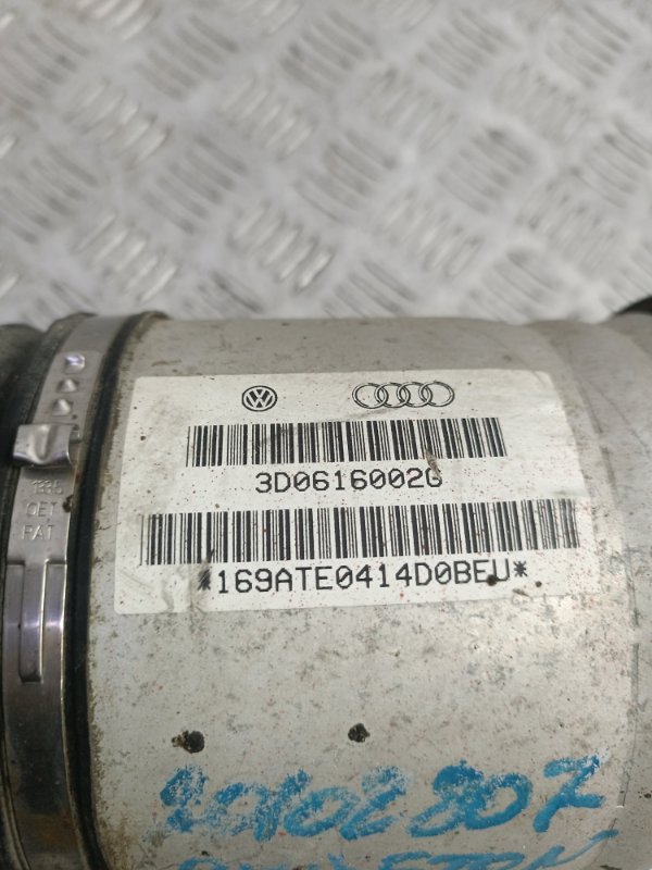 Стойка амортизатора пневмо задняя правая Phaeton 2002 3.2