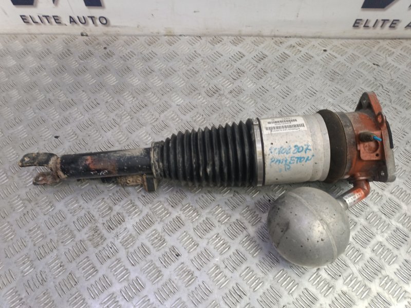 Стойка амортизатора пневмо задняя правая Phaeton 2002 3.2