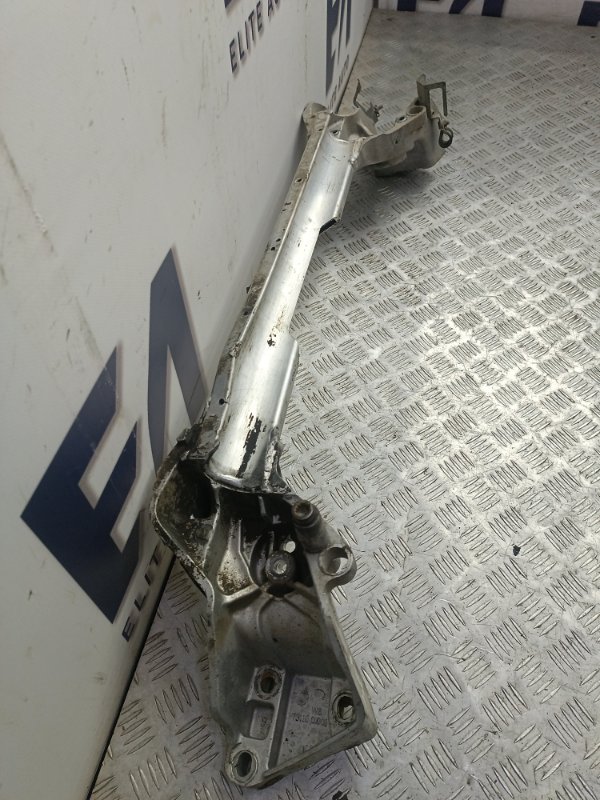 Кронштейн двигателя Phaeton 2002 3.2