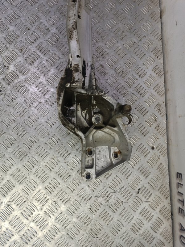 Кронштейн двигателя Phaeton 2002 3.2