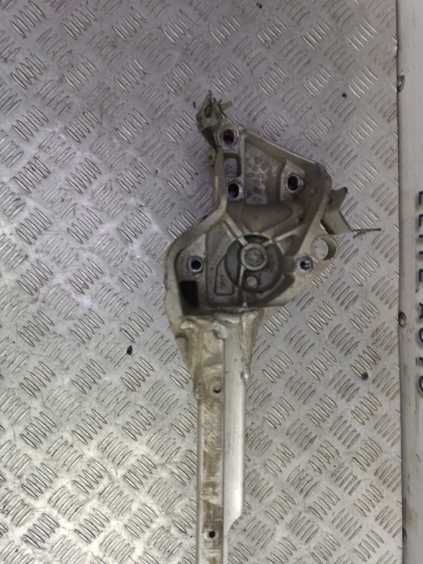 Кронштейн двигателя Phaeton 2002 3.2