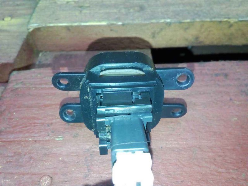 Кнопка аварийной сигнализации Navara 2005-2015 D40 2.5