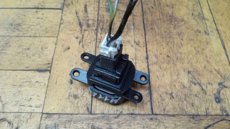 Кнопка аварийной сигнализации Nissan Pathfinder R51