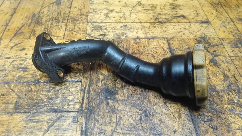 Горловина маслозаливная Subaru Forester 1997-2000 S10 2.0 15251AA020 Б/У
